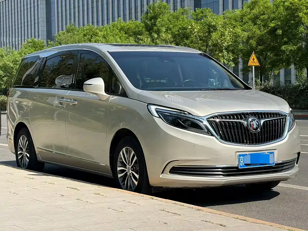 Buick GL8 2017 — фото 3