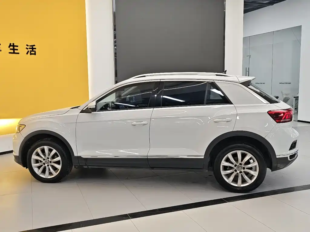 Volkswagen T-Roc 2023 — фото 8