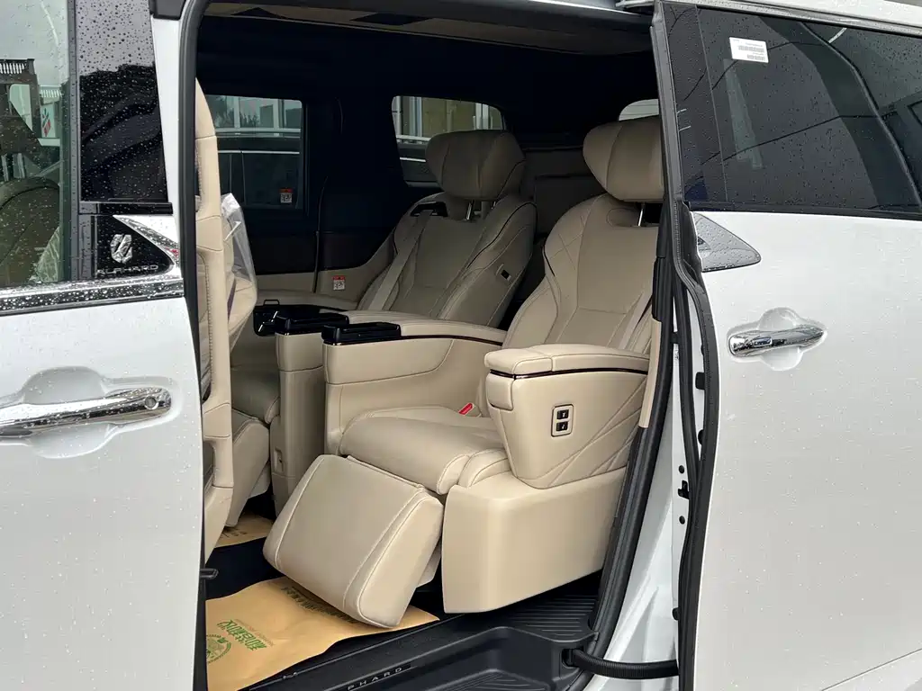 Toyota Alphard — фото 6