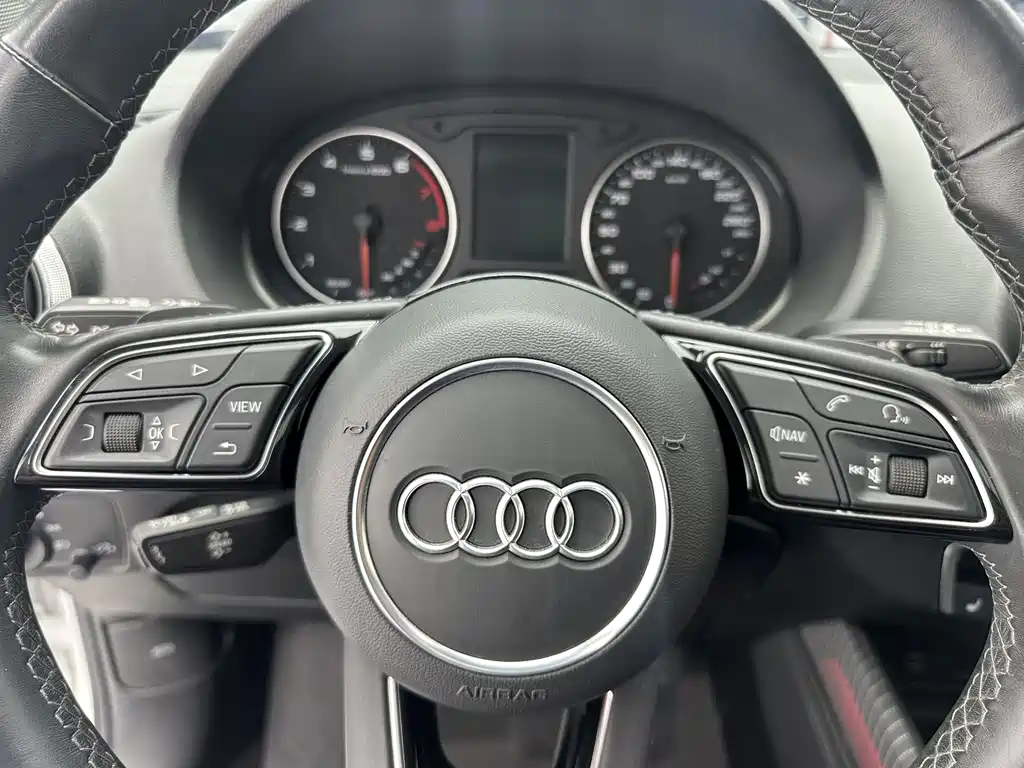 Audi Q2L 2023 — фото 14
