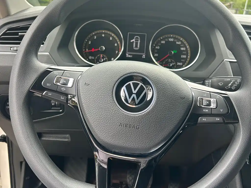 Volkswagen Tiguan L 2021 — фото 12