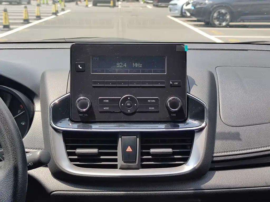 Toyota Yaris L 2021 — фото 12