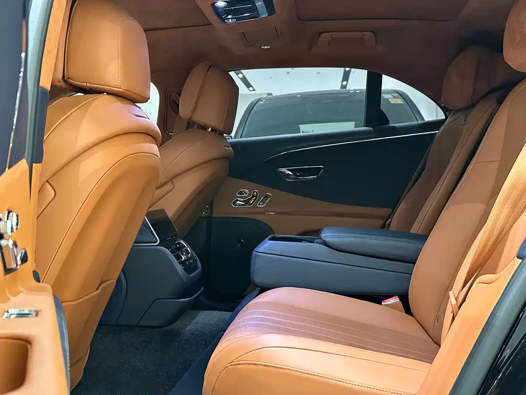 Bentley Flying Spur 2021 — фото 18