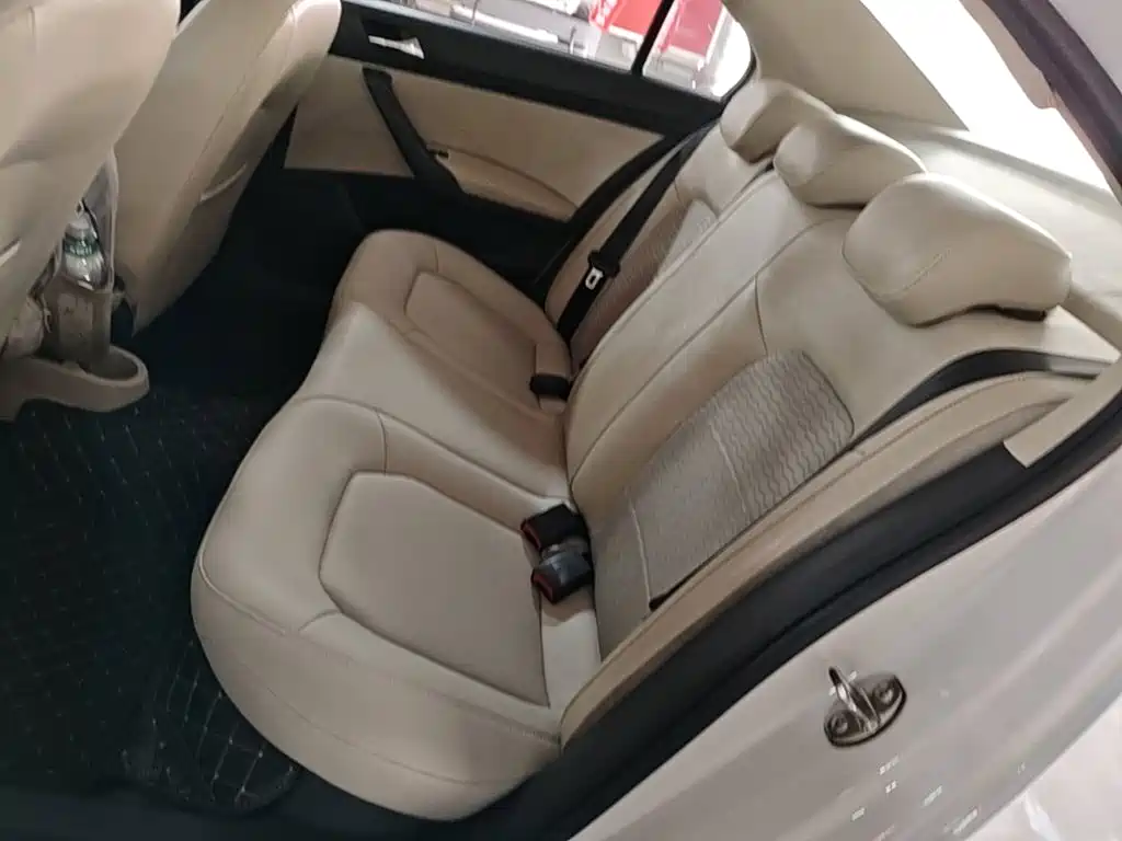 Skoda Rapid 2015 — фото 17