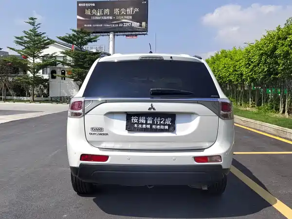 Mitsubishi Outlander 2013