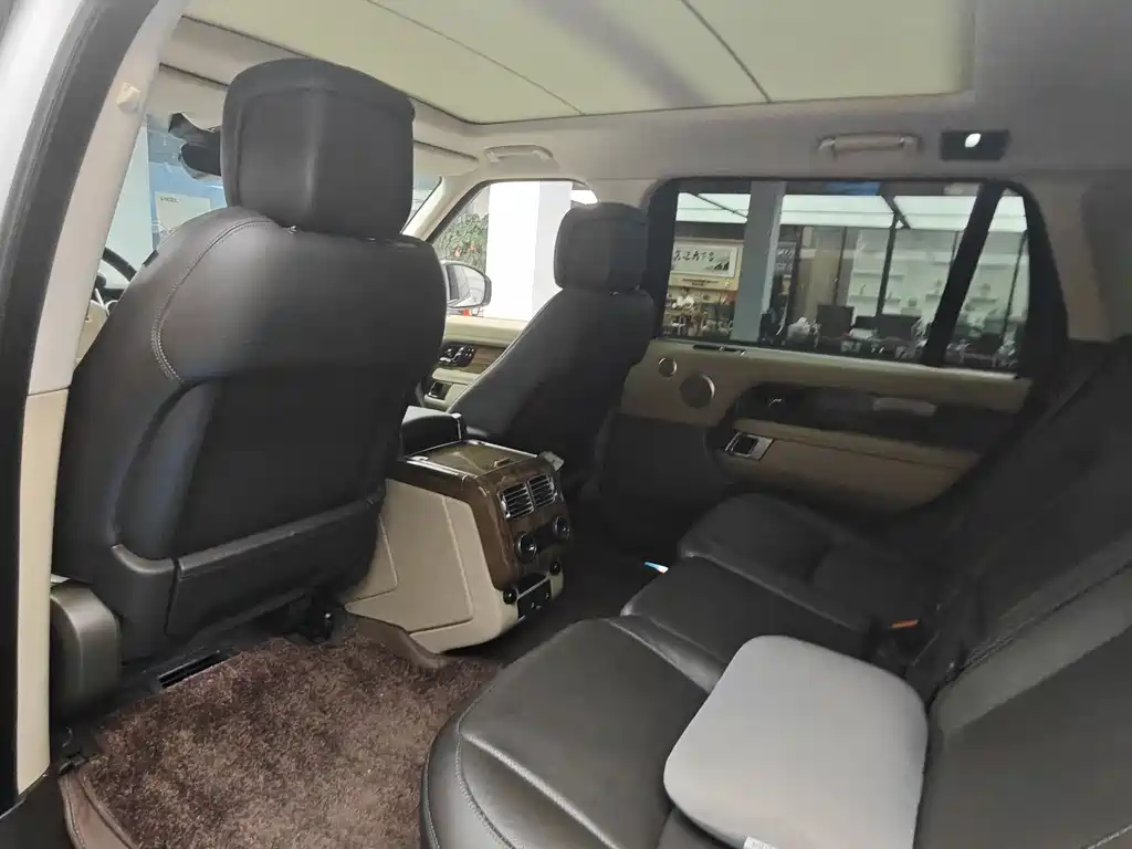 Land Rover Range Rover 2018 — фото 18
