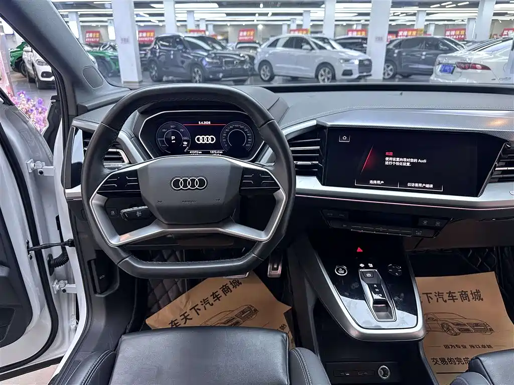 Audi Q4 e-tron 2023 — фото 9
