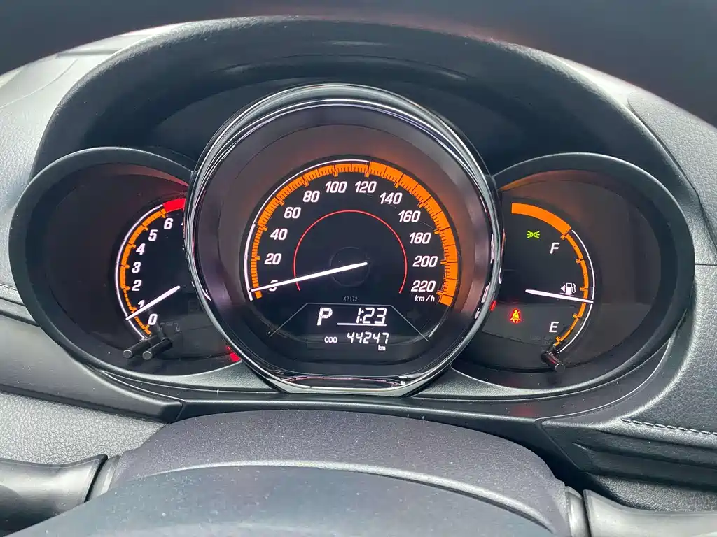 Toyota Yaris L 2022 — фото 14