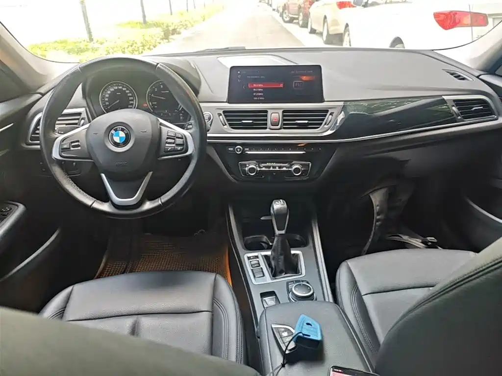 BMW 1 Series 2019 — фото 10