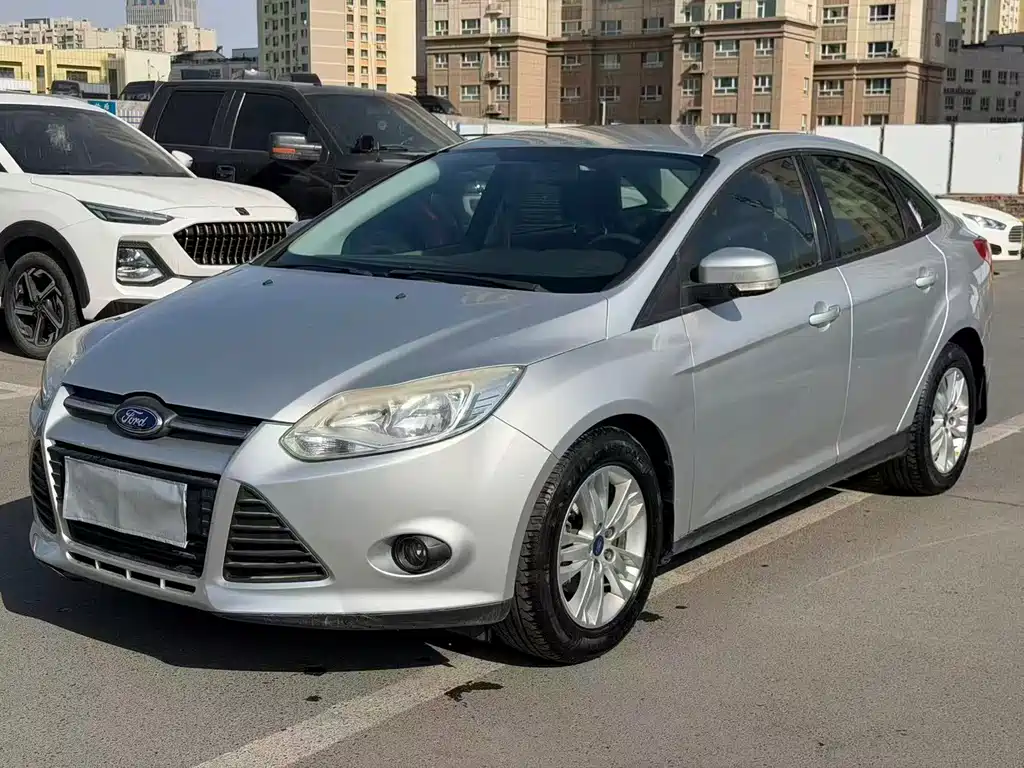 Ford Focus 2013 — фото 1