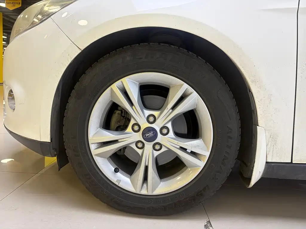 Ford Focus 2013 — фото 10