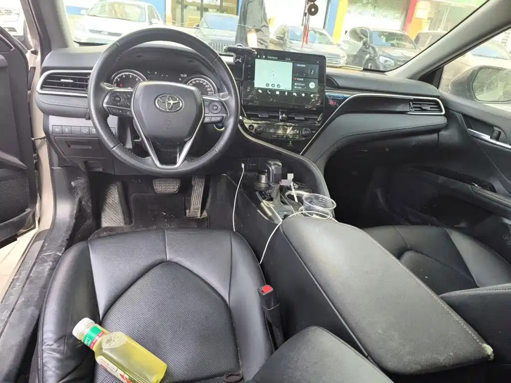 Toyota Camry 2022 — фото 13
