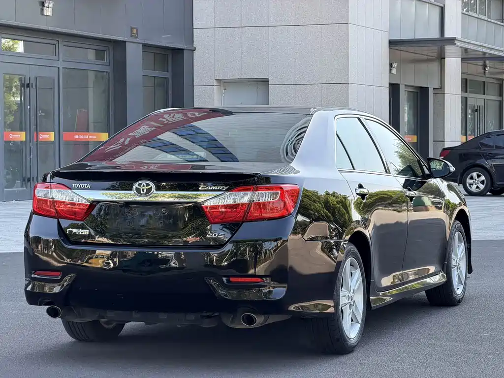 Toyota Camry 2015 — фото 6