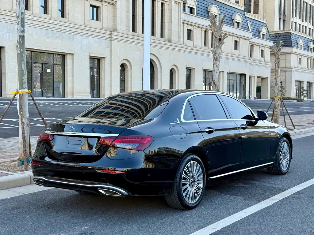 Mercedes-Benz E-Class 2023 — фото 12