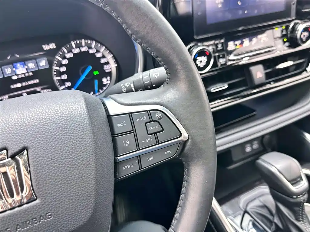 Toyota Crown Kluger 2024 — фото 16