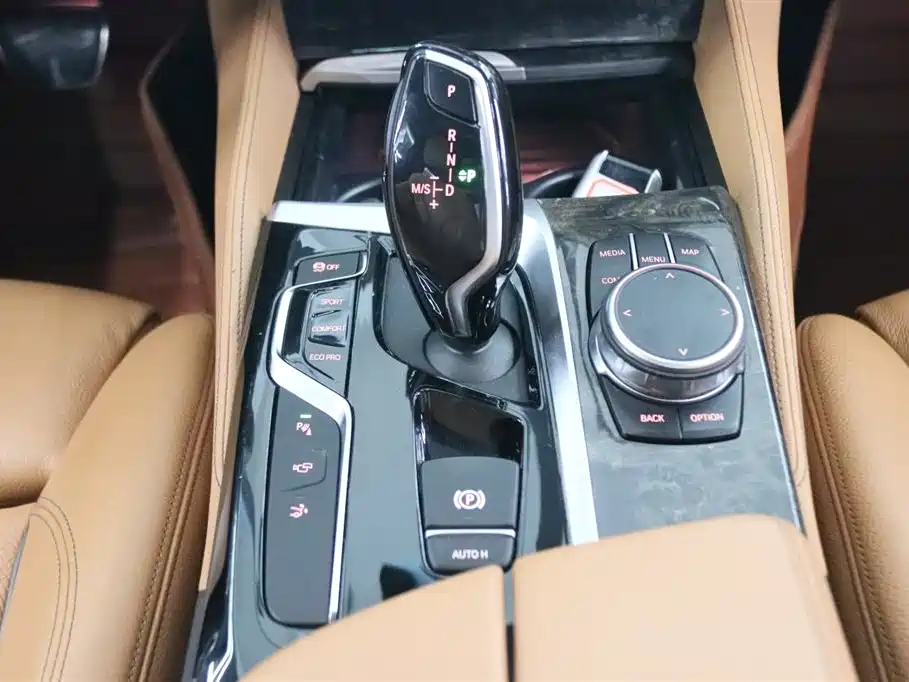 BMW 6 Series GT 2020 — фото 10