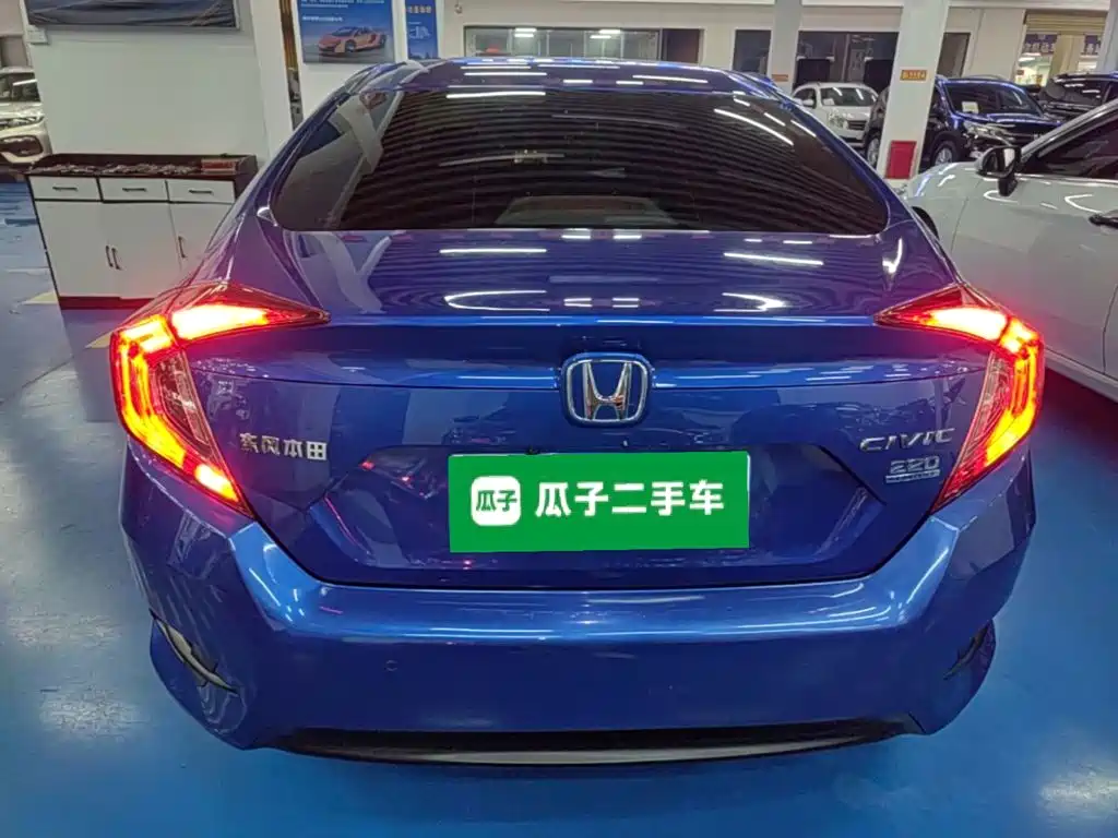 Honda Civic 2018 — фото 6