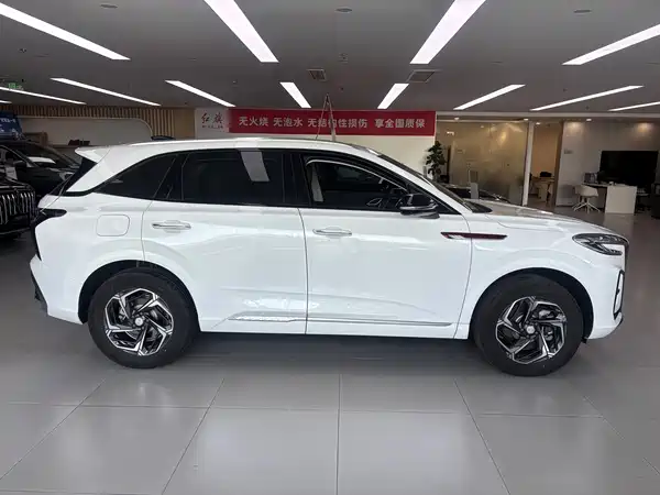 Hongqi HS3 2025