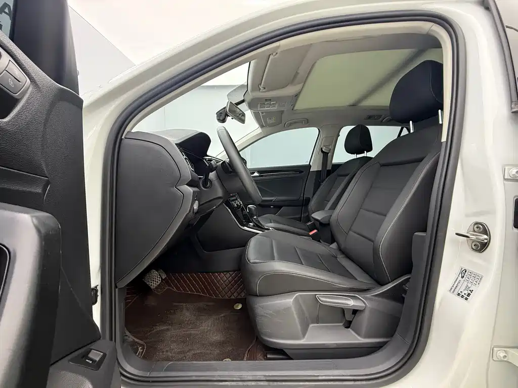 Volkswagen T-Roc 2021 — фото 17