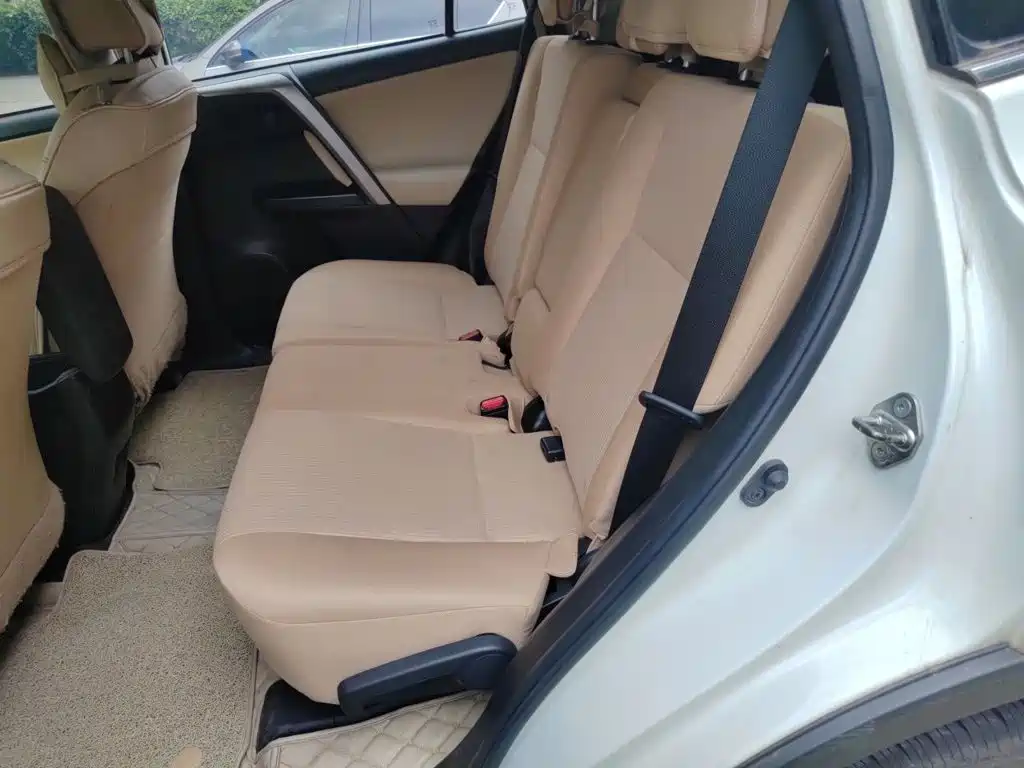 Toyota RAV4 2018 — фото 15