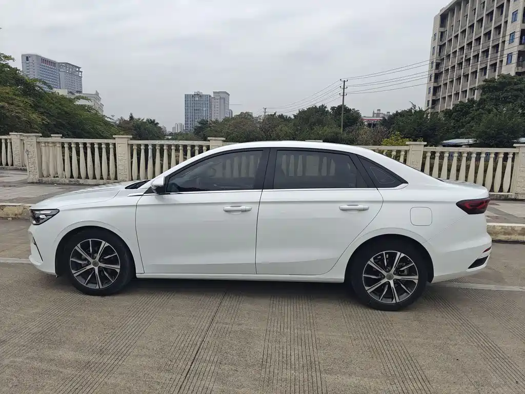 Geely Emgrand 2022 — фото 15