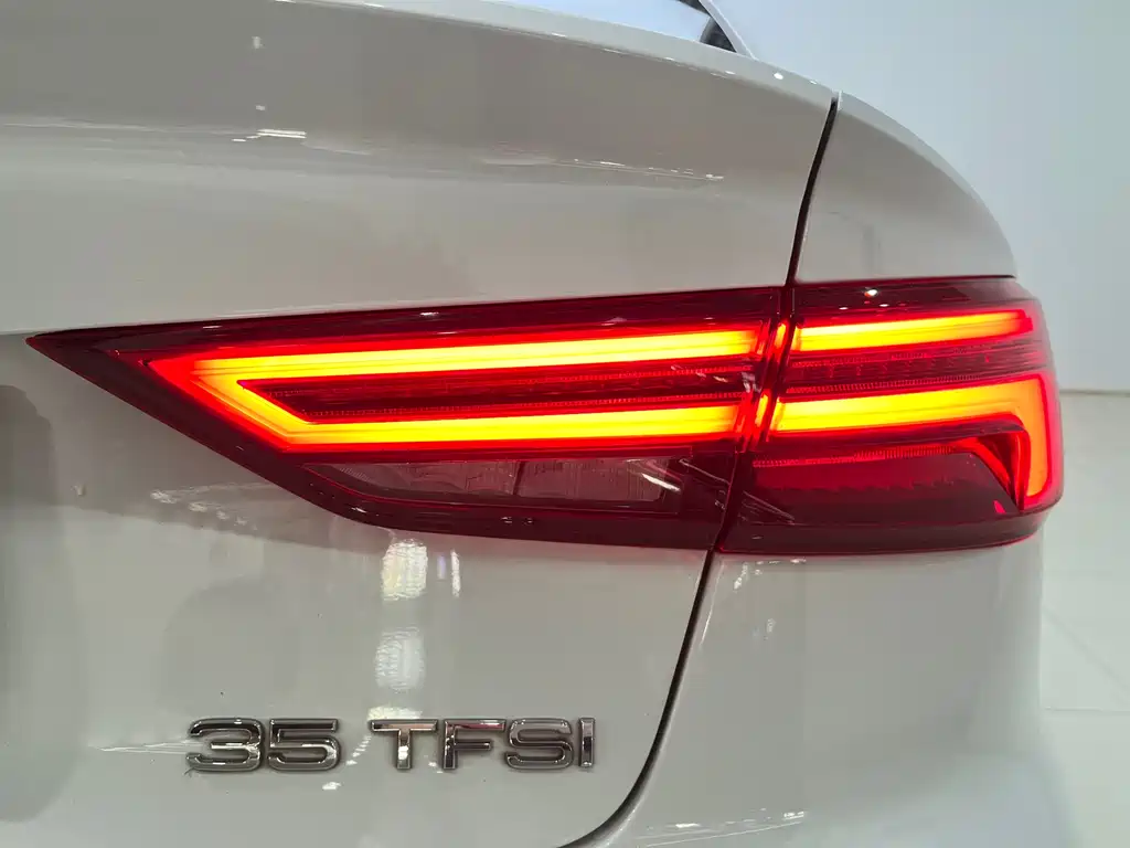 Audi A3 2018 — фото 17