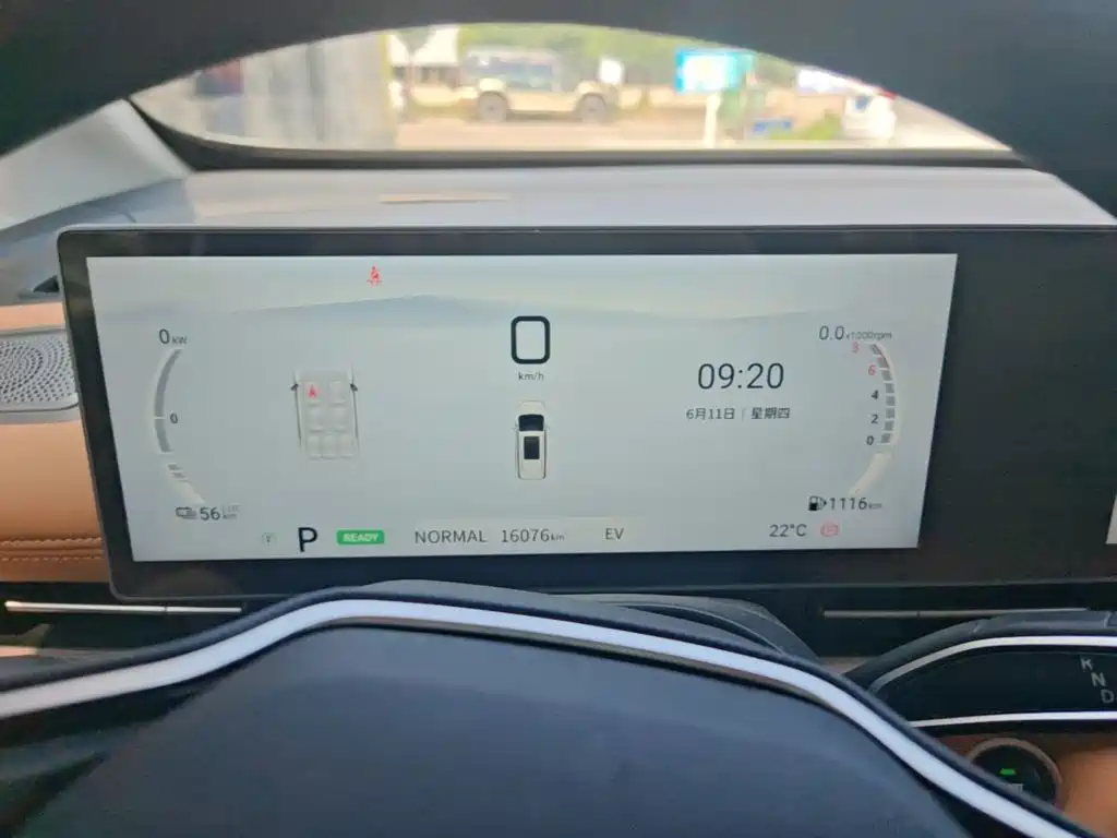 Maxus G50 PHEV 2025 — фото 12