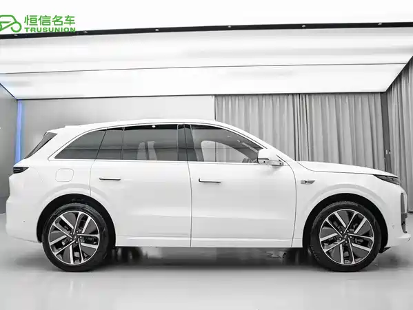 Li Auto L6 2025