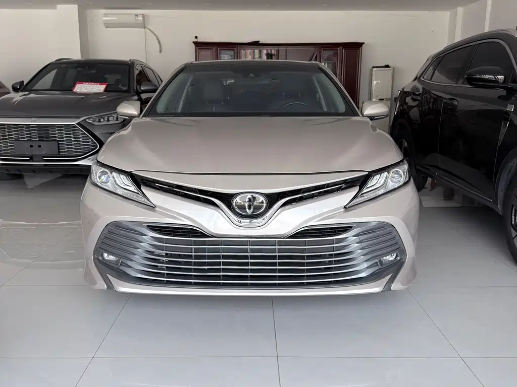 Toyota Camry 2020 — фото 1