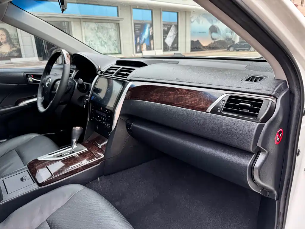 Toyota Camry 2015 — фото 13