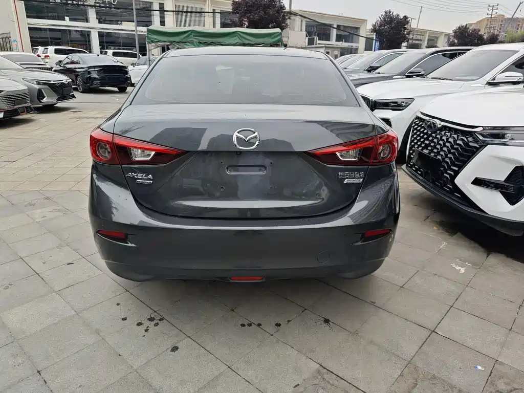 Mazda 3 Axela 2018 — фото 16