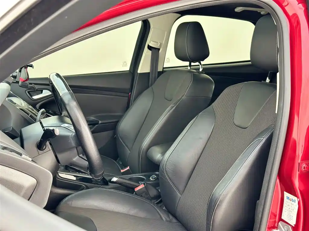 Ford Focus 2014 — фото 20