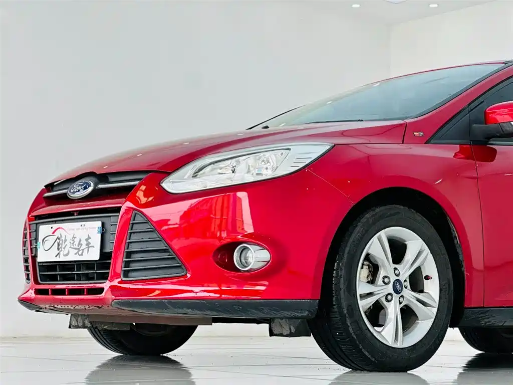 Ford Focus 2014 — фото 8