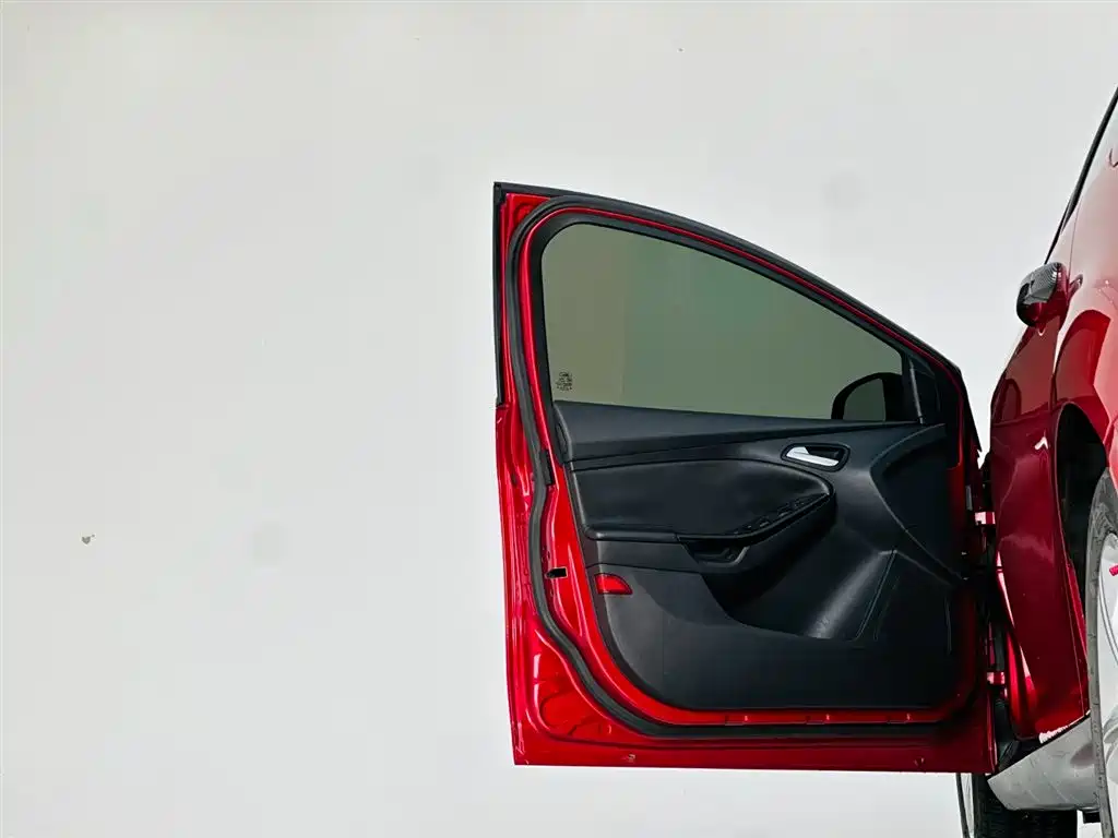 Ford Focus 2014 — фото 12