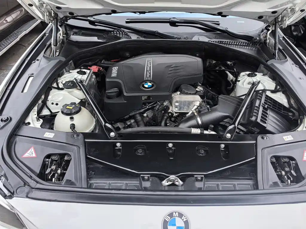 BMW 5 Series 2015 — фото 19