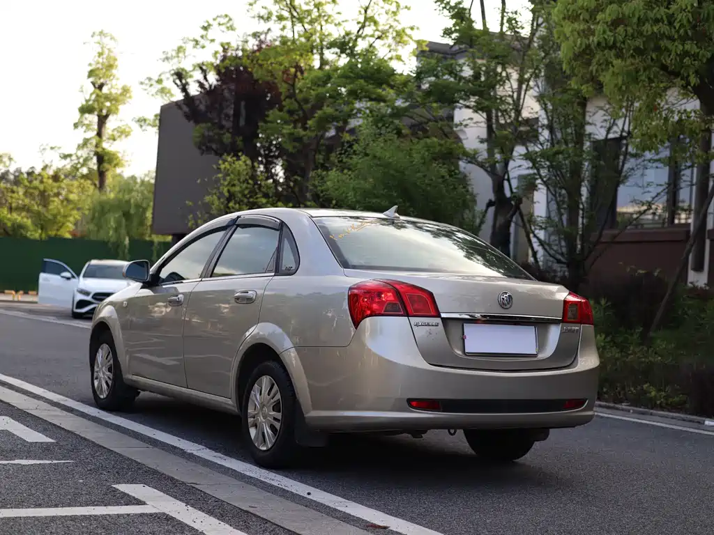 Buick Excelle 2015 — фото 4