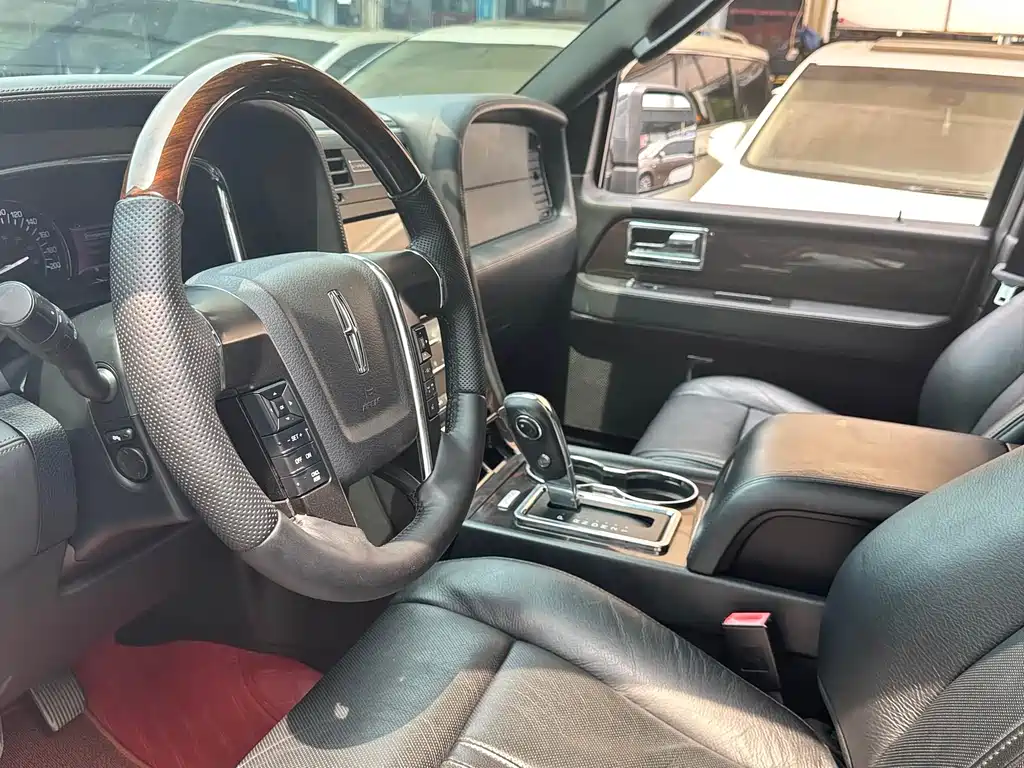 Lincoln Navigator 2017 — фото 12