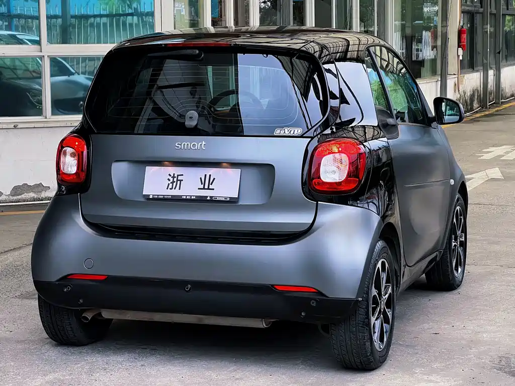 smart Fortwo 2018 — фото 16