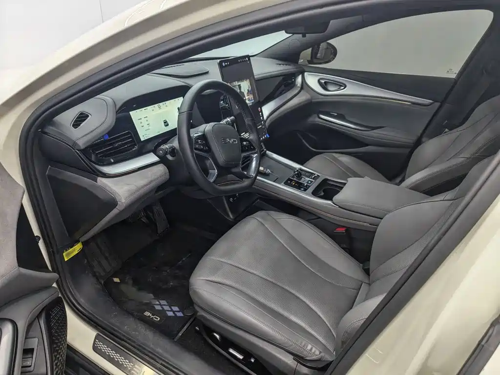 BYD Seal 07 DM-i 2025 — фото 17