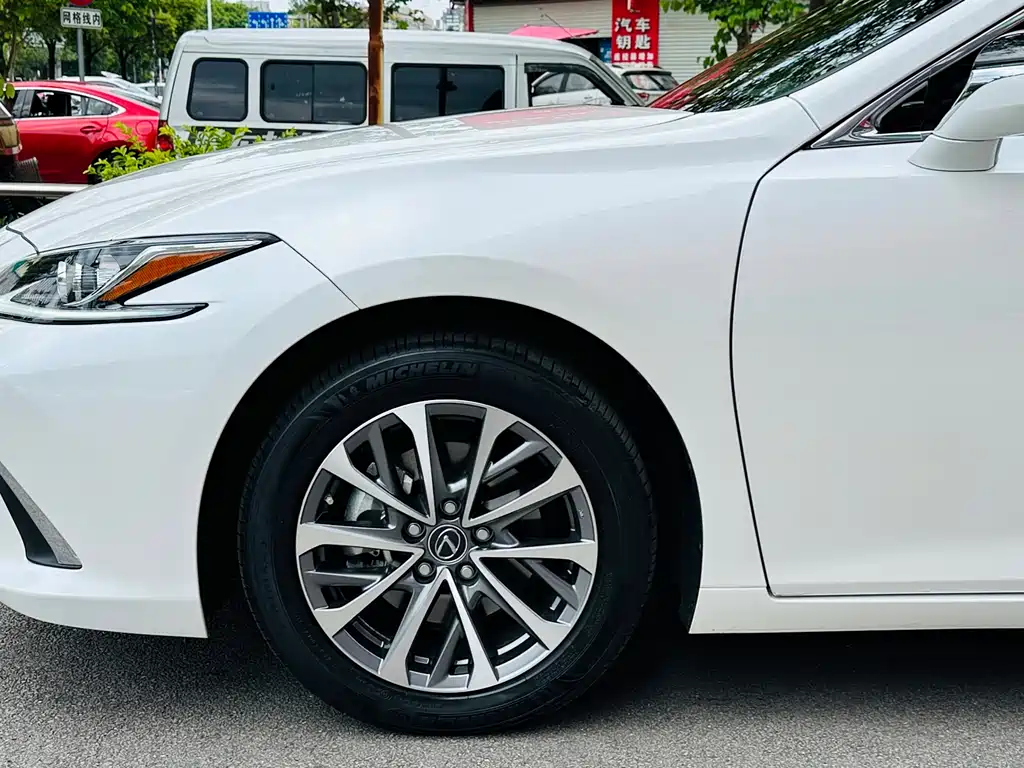 Lexus ES 2023 — фото 10