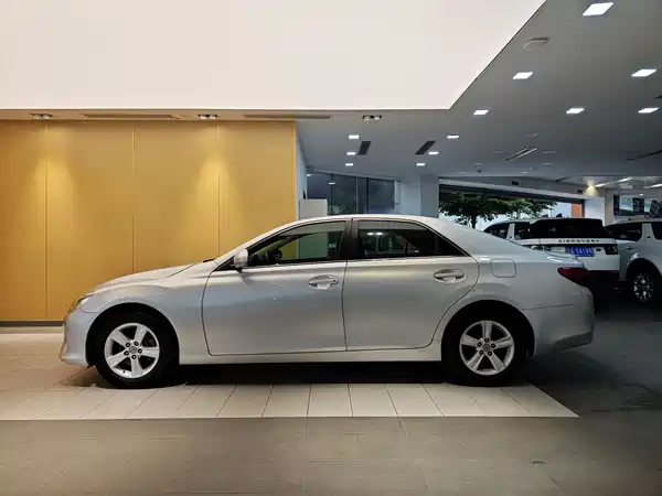 Toyota Reiz 2013