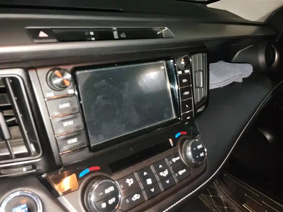 Toyota RAV4 2018 — фото 13