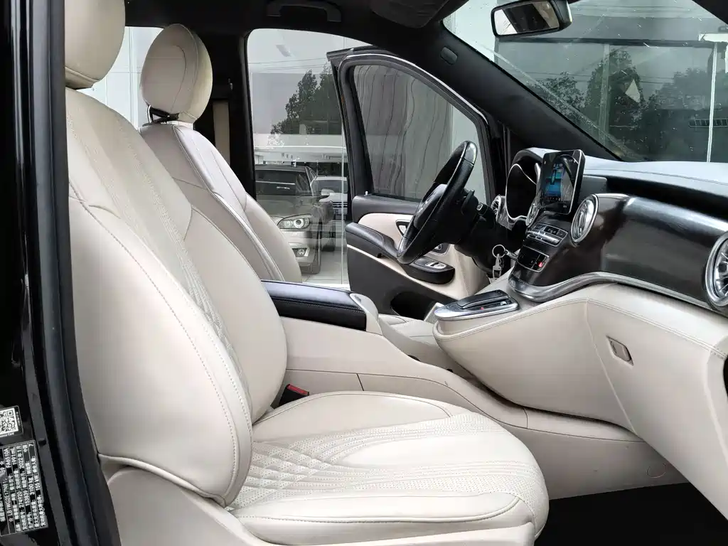 Mercedes-Benz V-Class 2022 — фото 10
