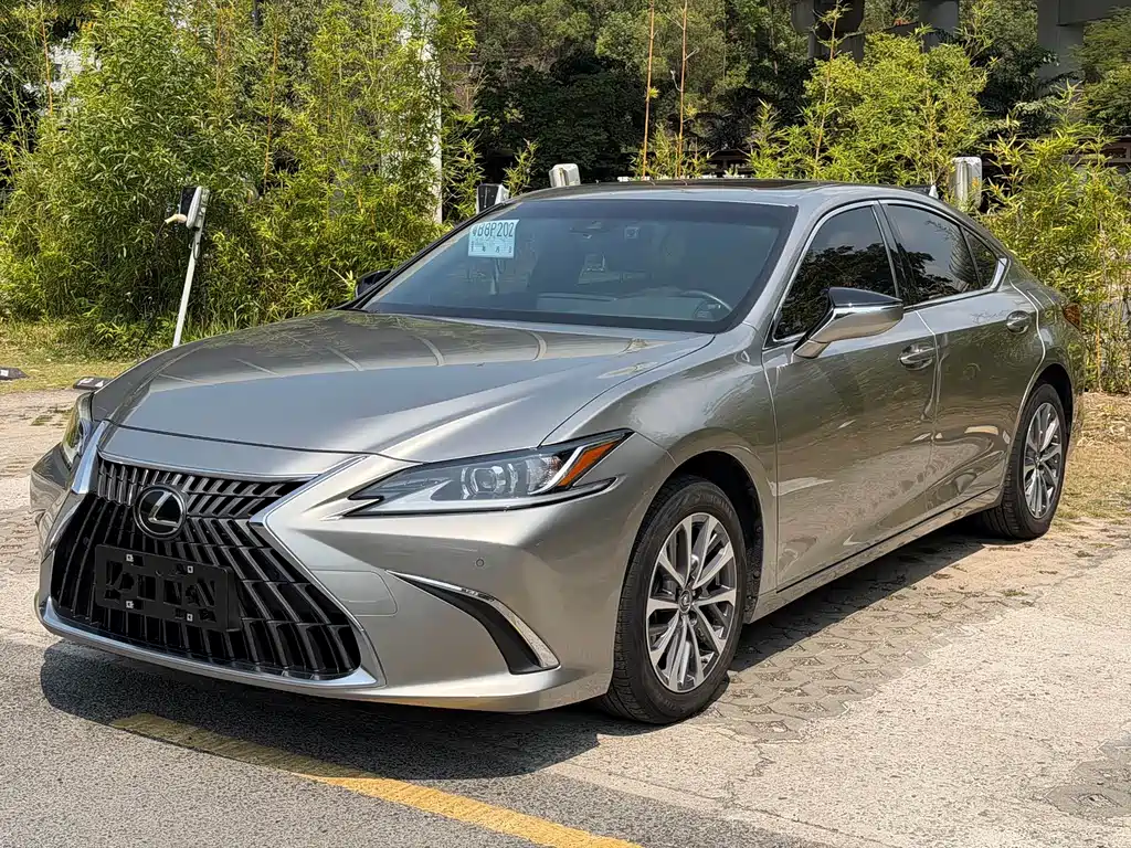 Lexus ES 2022 — фото 1