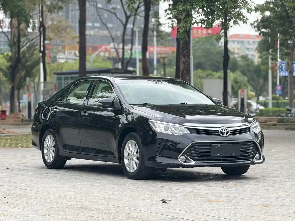 Toyota Camry 2016 — фото 3