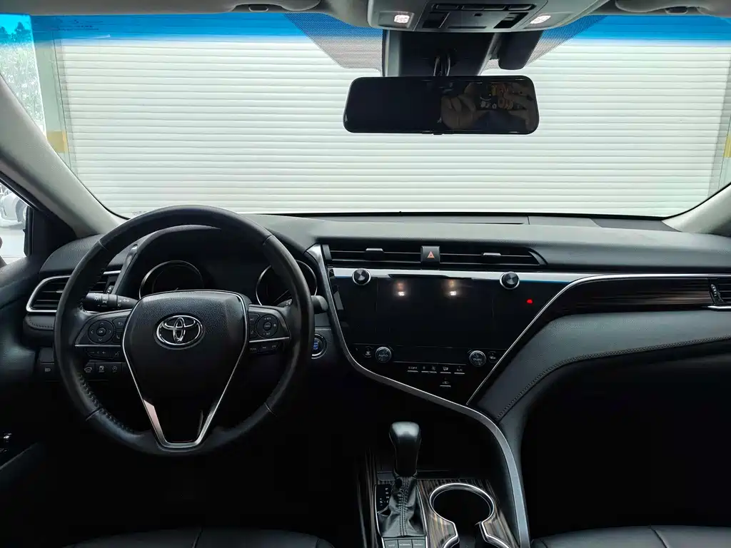 Toyota Camry 2020 — фото 12