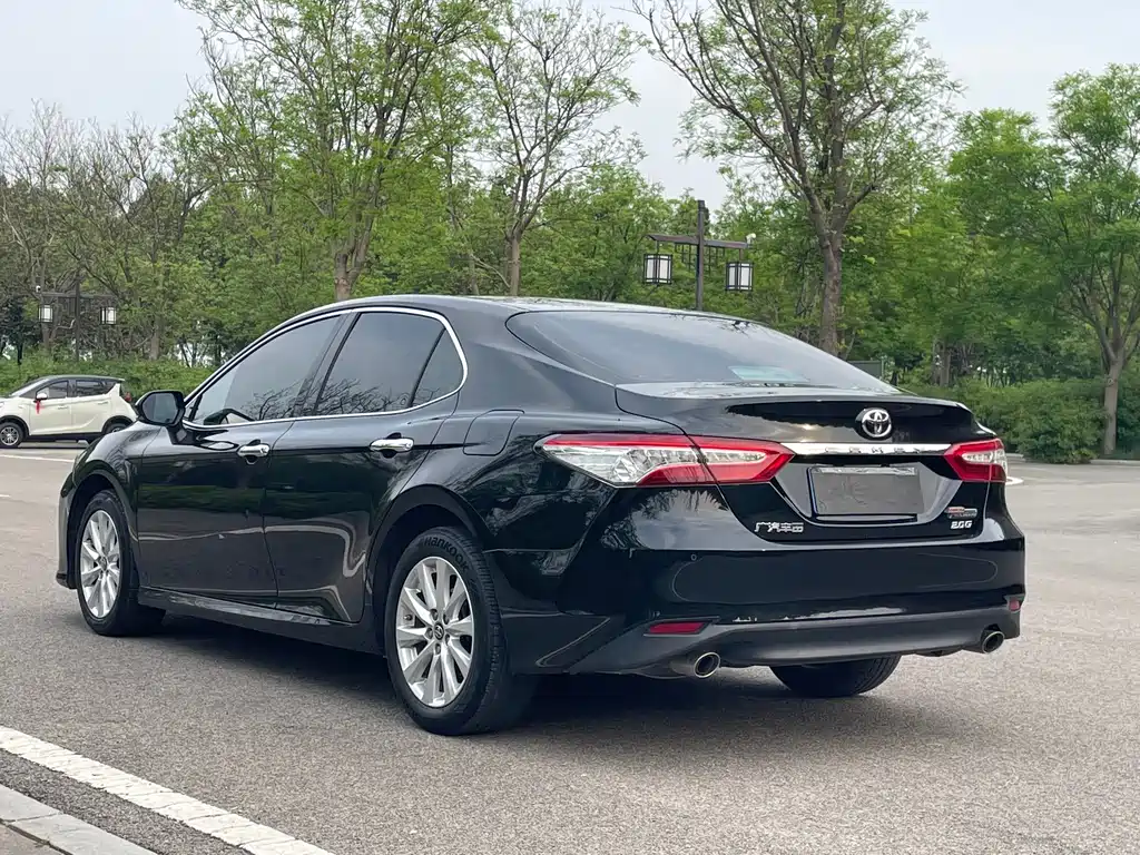 Toyota Camry 2021 — фото 6