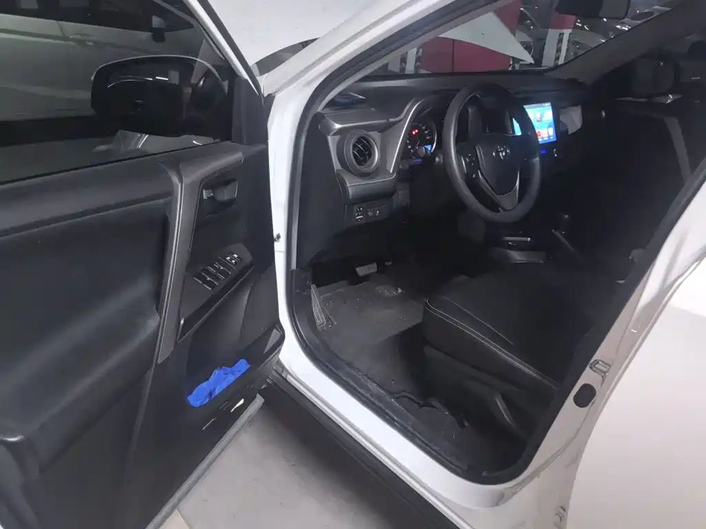Toyota RAV4 2019 — фото 14