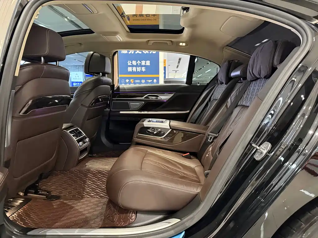 BMW 7 Series 2020 — фото 12