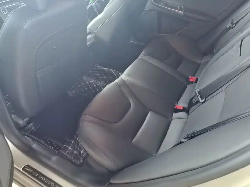 Volvo S60 2017 — фото 17